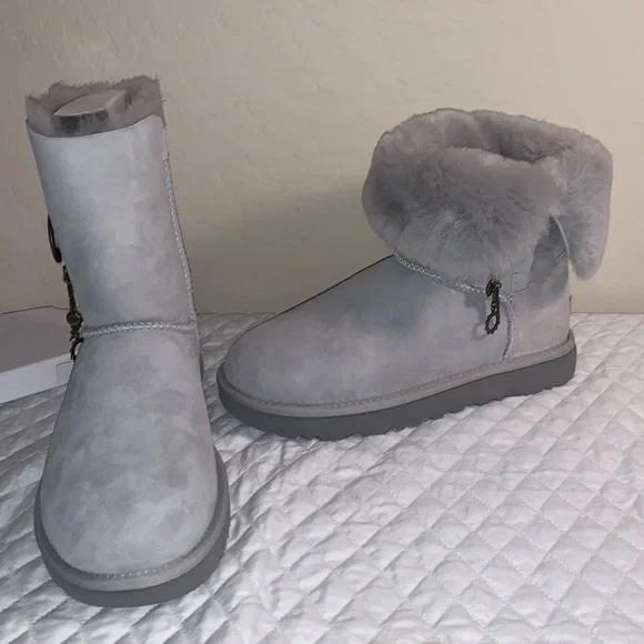 UGG SIZE 6 BRAND NEW IN BOX AZALEA CHARM GORGEOUS BOOTS - Picture 11 of 15